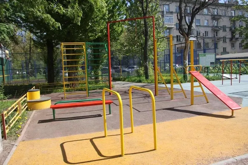 Monkey bar presso Calisthenics Park at Бассейная улица, Санкт-Петербург – foto 3 di 3