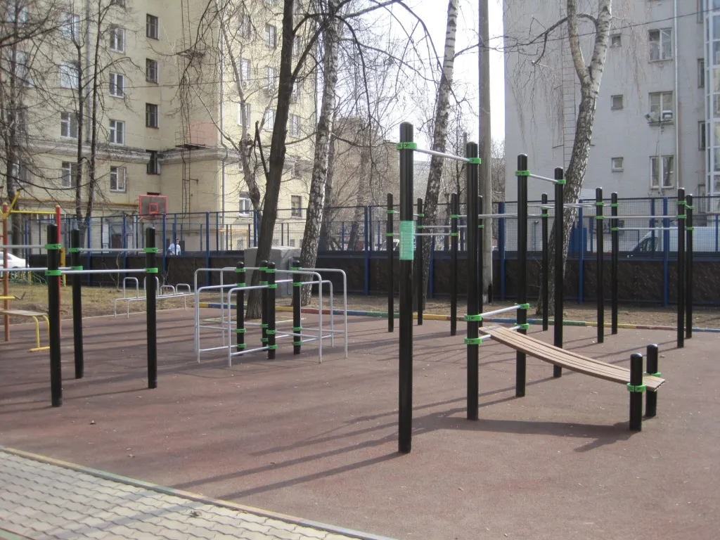 Parallele presso Calisthenics Park at 2-я Кабельная улица, Москва – foto 2 di 2