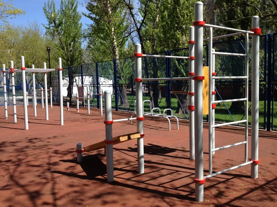 Bară de tracțiuni la Calisthenics Park at Нижегородская улица, Москва – fotografia 1 din 3