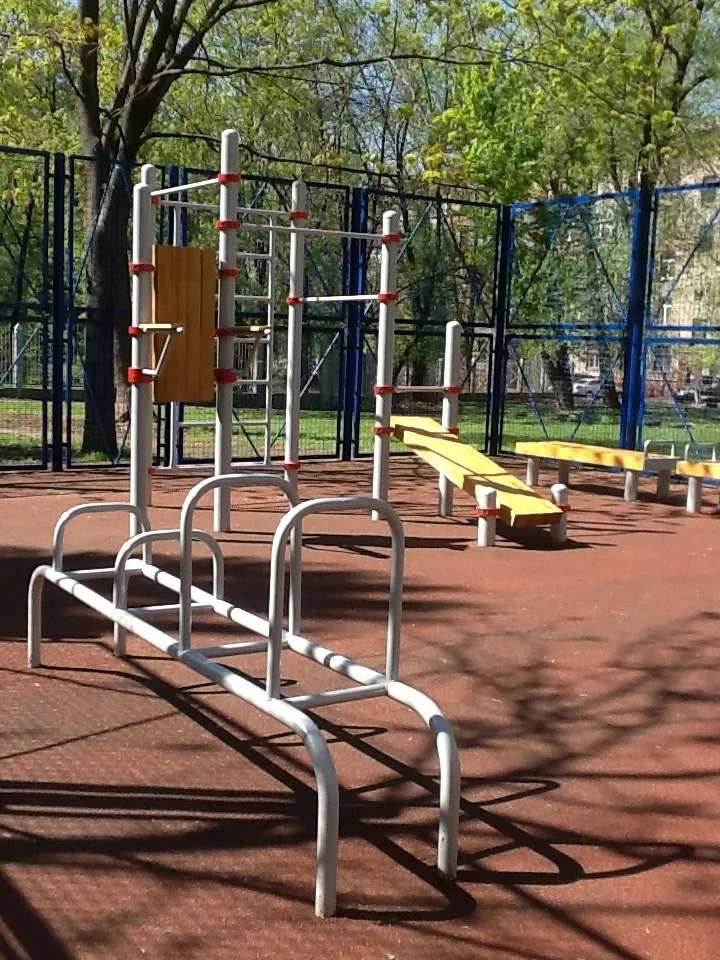 Bare paralele la Calisthenics Park at Нижегородская улица, Москва – fotografia 2 din 3