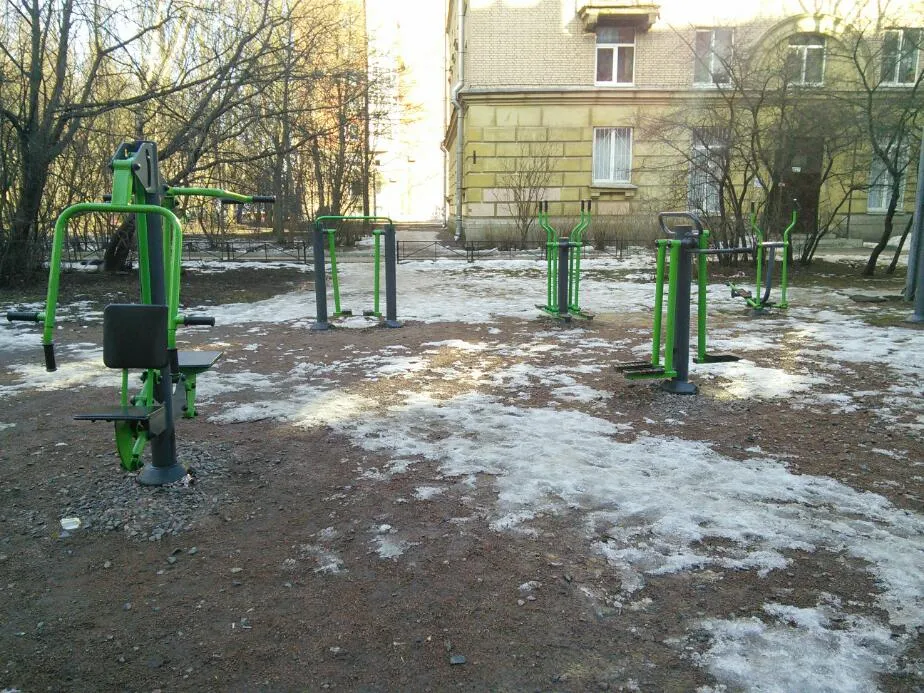 Air walker presso Calisthenics Park at улица Курчатова, Санкт-Петербург – foto 5 di 6
