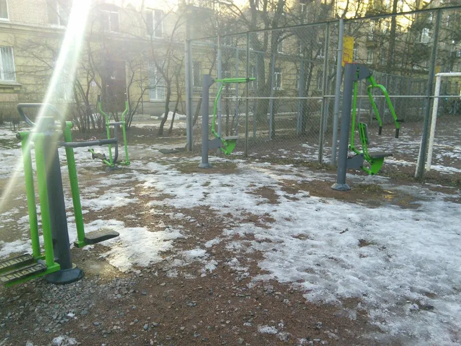 Sci di fondo presso Calisthenics Park at улица Курчатова, Санкт-Петербург – foto 6 di 6
