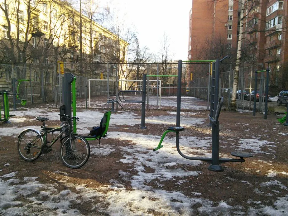 Air skier presso Calisthenics Park at улица Курчатова, Санкт-Петербург – foto 4 di 6