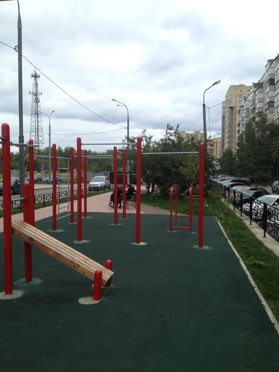 Parallele presso Calisthenics Park at улица Колпакова, Мытищи #wp2082 – foto 2 di 3