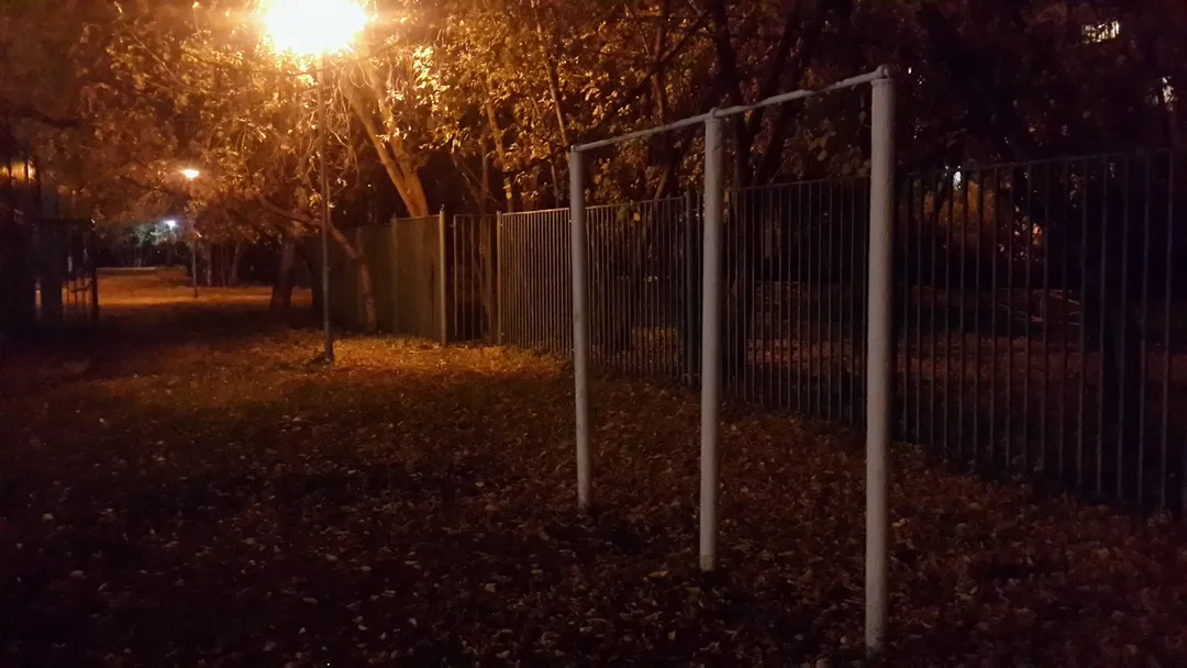 Barre de traction à Calisthenics Park at Грайвороновская улица, Москва – photo 3 sur 3