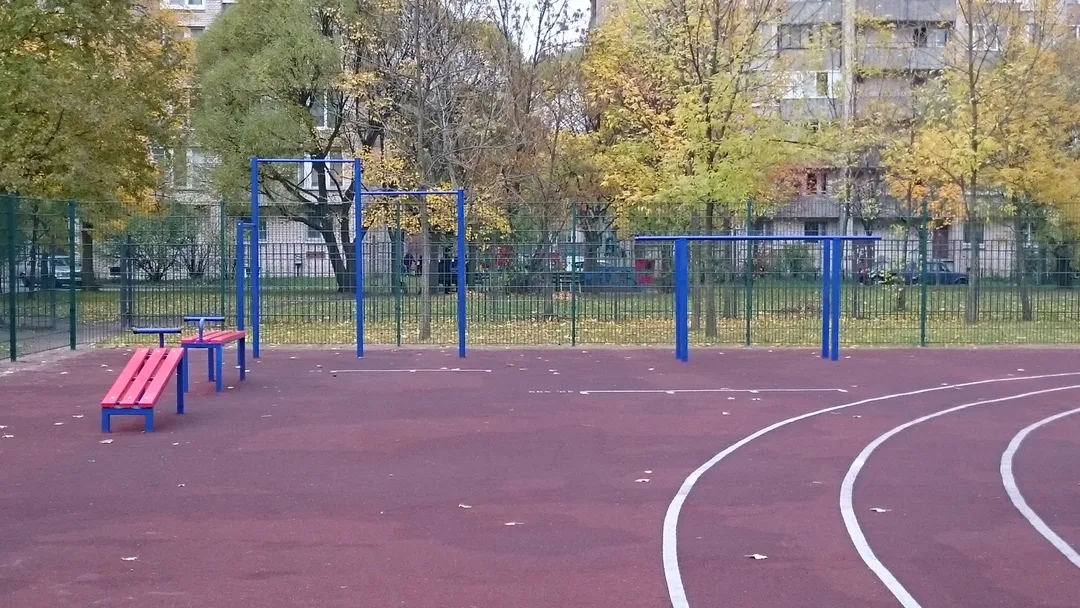 Klimmzugstange bei Calisthenics Park at улица Демьяна Бедного, Санкт-Петербург – Foto 1 von 2