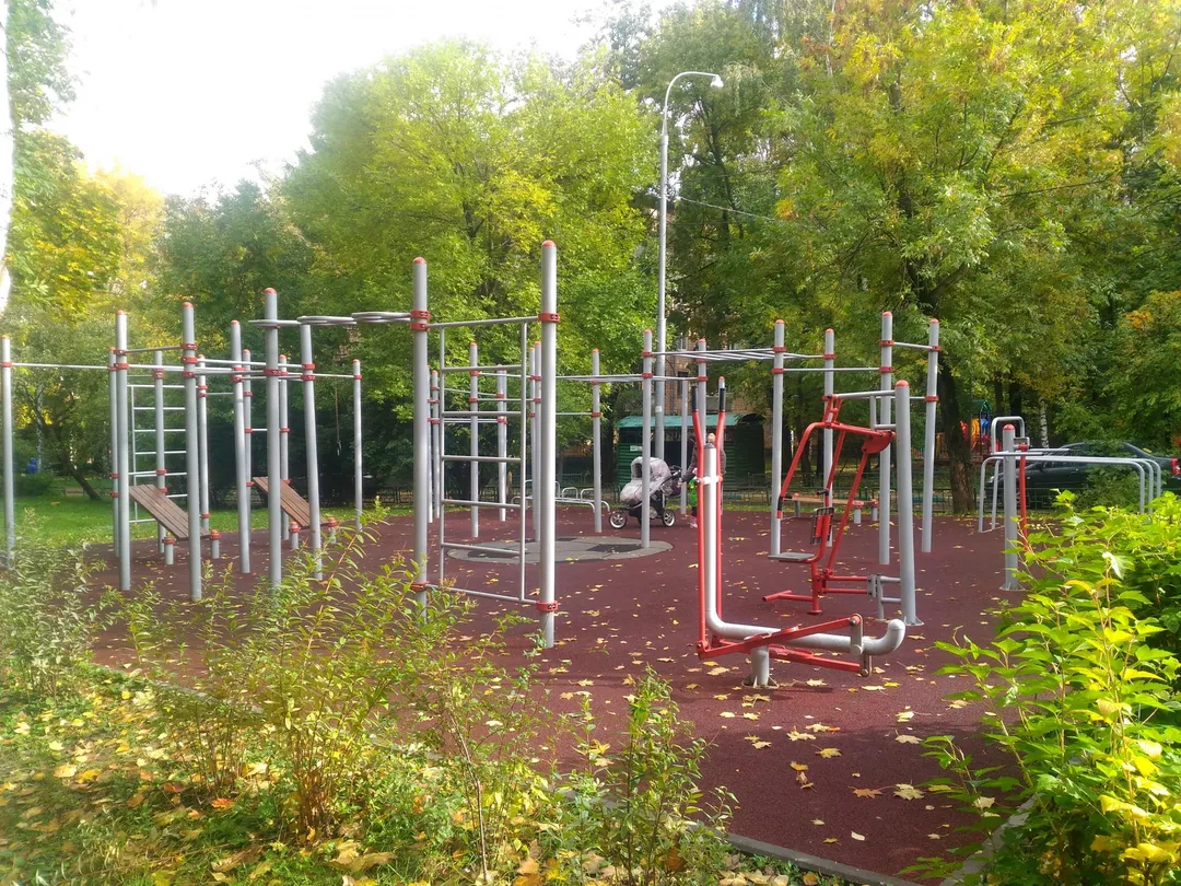 Parallel Gym Bars at Calisthenics Park at Нахимовский проспект, Москва – photo 2 of 3