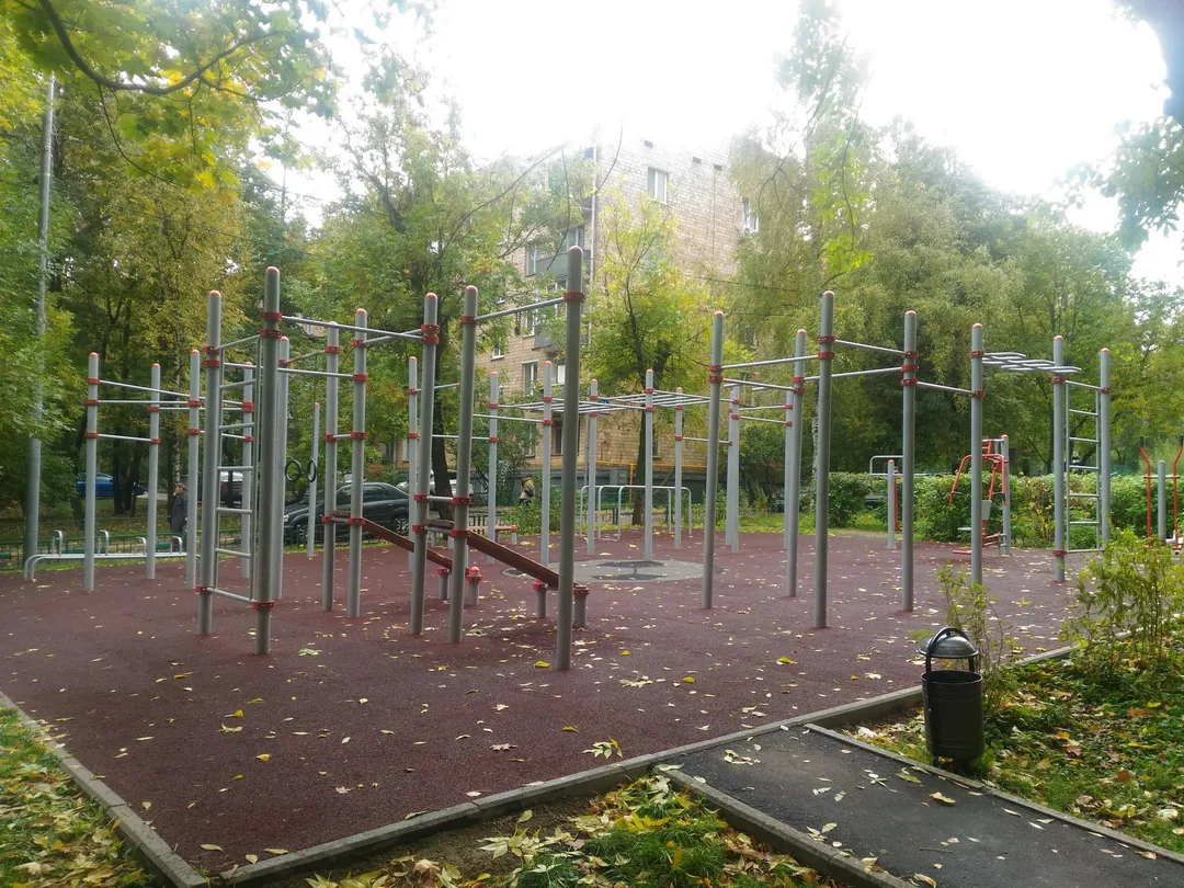Pull Up Bar at Calisthenics Park at Нахимовский проспект, Москва – photo 1 of 3