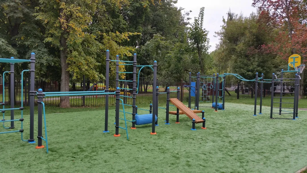 Parallel Gym Bars at Calisthenics Park at Пролетарский проспект, Москва – photo 2 of 2