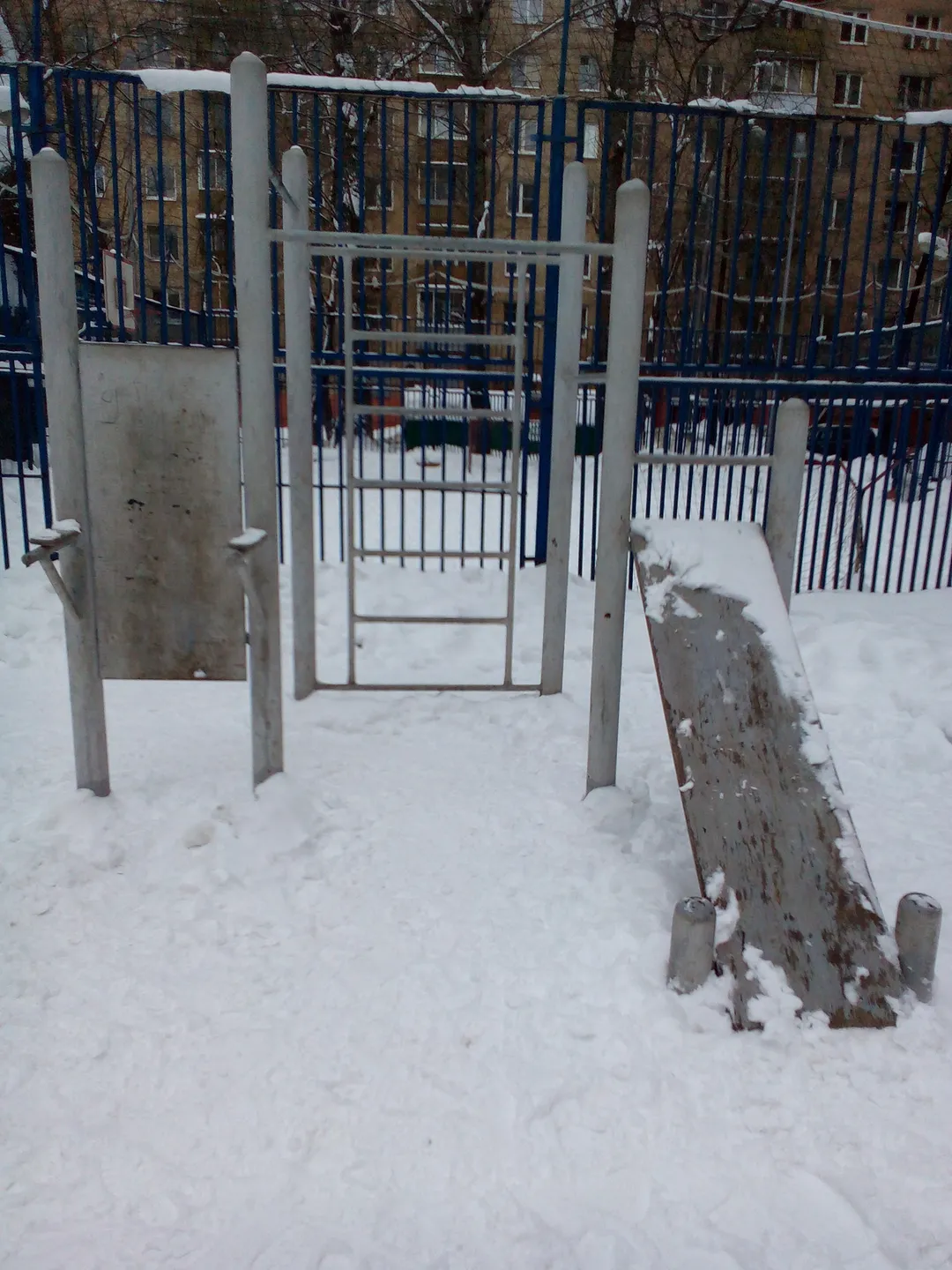 Шведська стінка на майданчику Calisthenics Park at Щербаковская улица, Москва – фото 3 з 5
