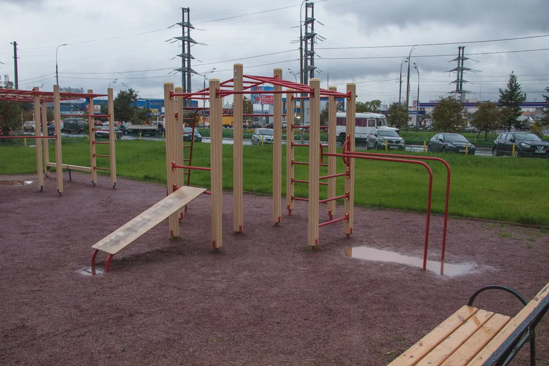 Bară de tracțiuni la Calisthenics Park at Митинская улица, Москва – fotografia 6 din 6
