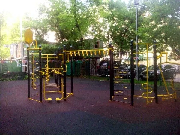 Barra de Dominadas en Calisthenics Park at Большой Лёвшинский переулок, Москва – foto 1 de 6