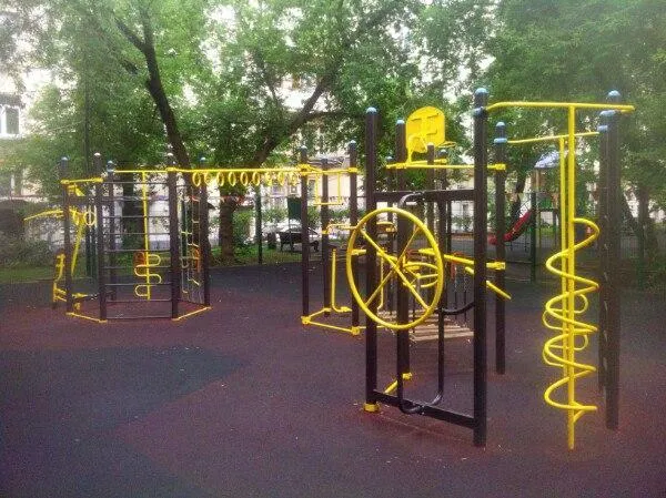 Barras de Mono en Calisthenics Park at Большой Лёвшинский переулок, Москва – foto 3 de 6