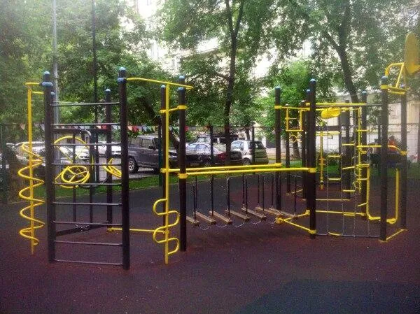 Espalderas en Calisthenics Park at Большой Лёвшинский переулок, Москва – foto 4 de 6