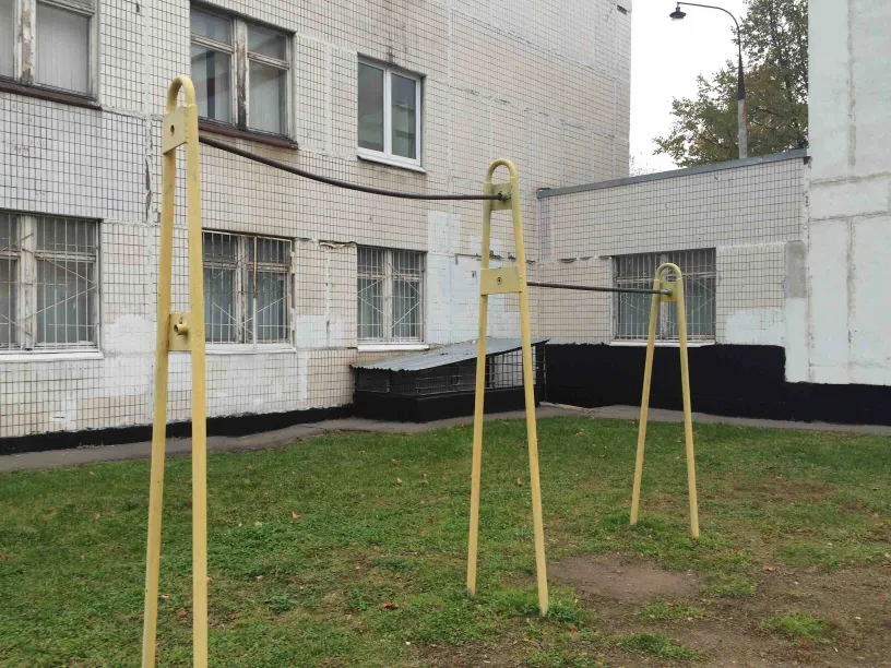 Barres parallèles à Calisthenics Park at Шипиловская улица, Москва #wp2100 – photo 2 sur 4