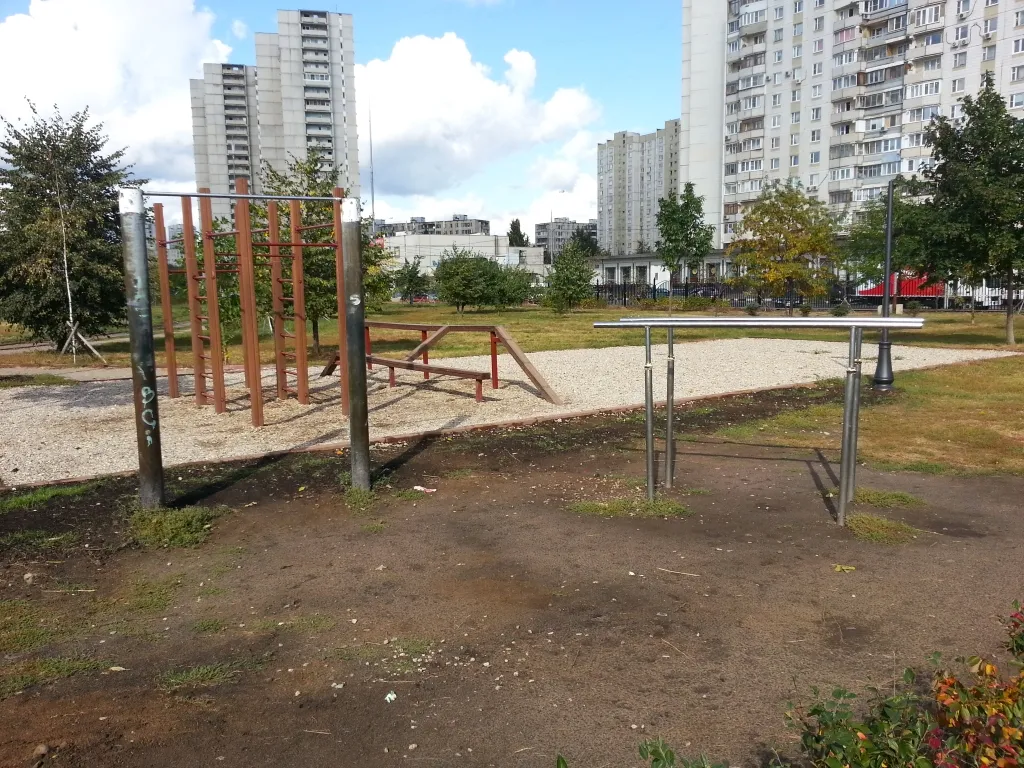 Bare paralele la Calisthenics Park at улица Гурьянова, Москва – fotografia 2 din 5