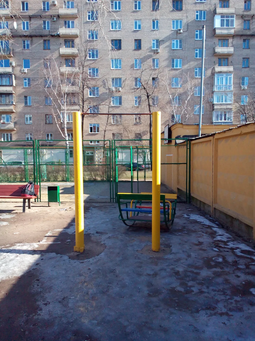 Barre de traction à Calisthenics Park at Бережковская набережная, Москва – photo 1 sur 3