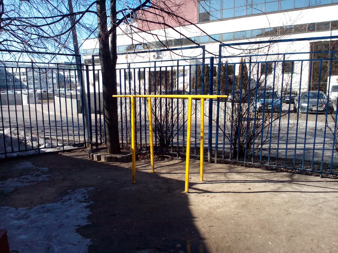Barre de traction à Calisthenics Park at Бережковская набережная, Москва – photo 3 sur 3
