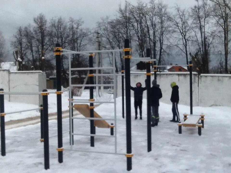 Barres parallèles à Calisthenics Park at спорткомплекс "Мещёра", Егорьевск #wp2108 – photo 2 sur 4