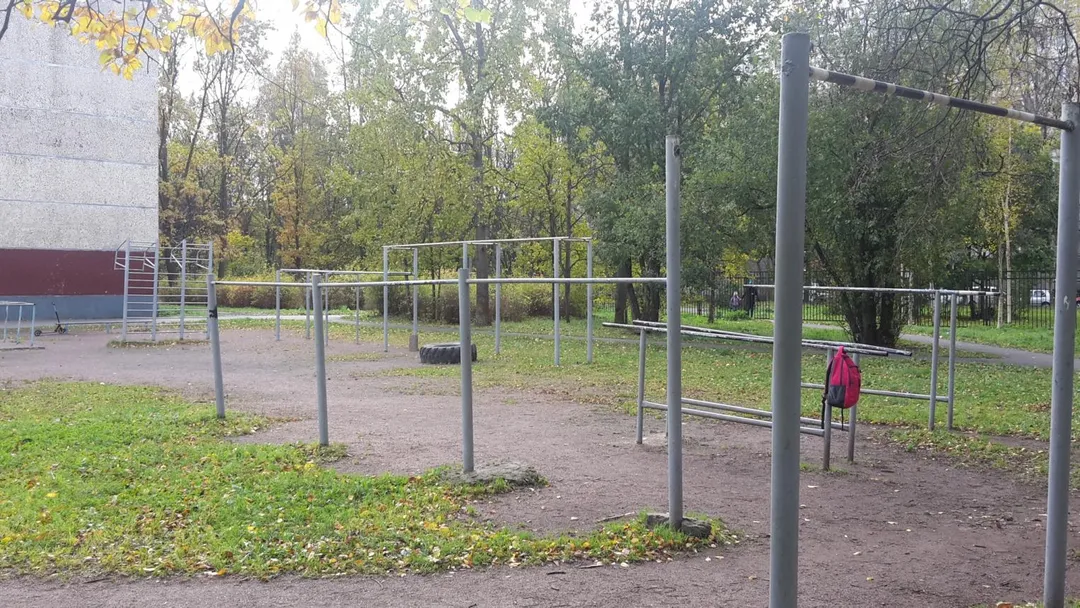 Bară de tracțiuni la Calisthenics Park at Северный проспект, Санкт-Петербург #wp2109 – fotografia 1 din 3