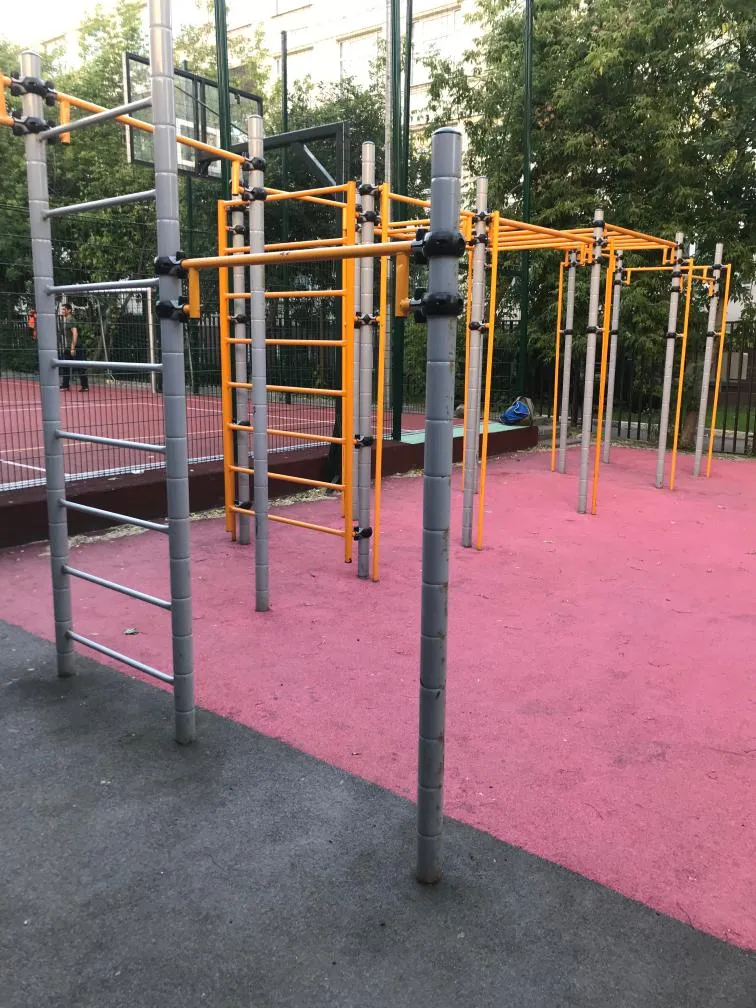 Barres de singe à Calisthenics Park at 6-й Монетчиковский переулок, Москва – photo 3 sur 3