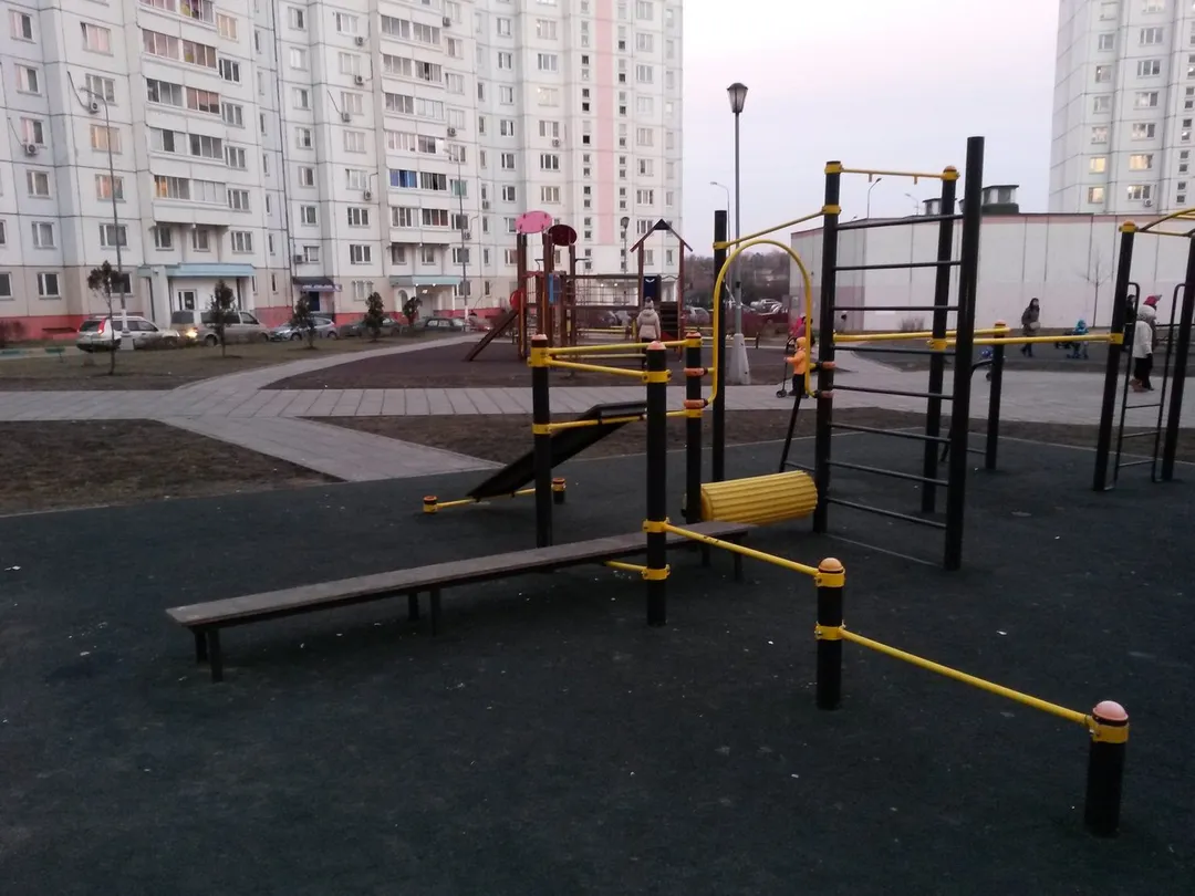 Bară de tracțiuni la Calisthenics Park at Изюмская улица, Москва #wp2121 – fotografia 1 din 4