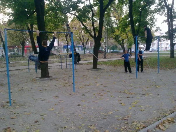 Klimmzugstange bei Calisthenics Park at майдан Захисників України, Харків – Foto 1 von 2