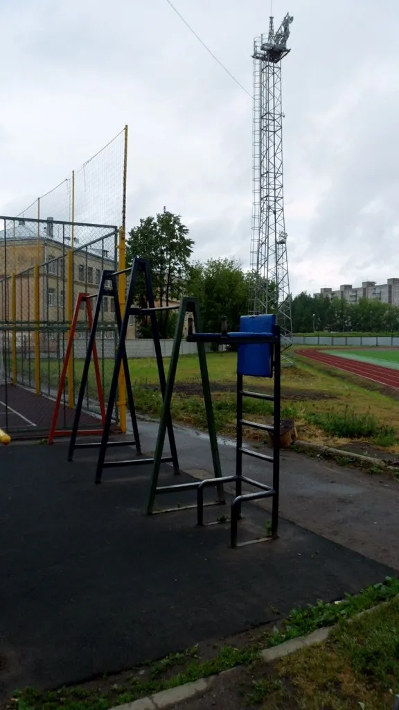 Parallele presso Calisthenics Park at Ленинградская улица, Киров – foto 2 di 4