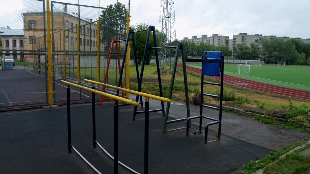 Parallele presso Calisthenics Park at Ленинградская улица, Киров – foto 4 di 4