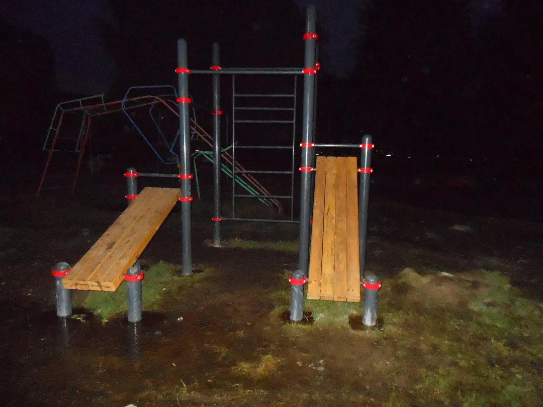 Bare paralele la Calisthenics Park at Калужская улица, Обнинск – fotografia 2 din 3