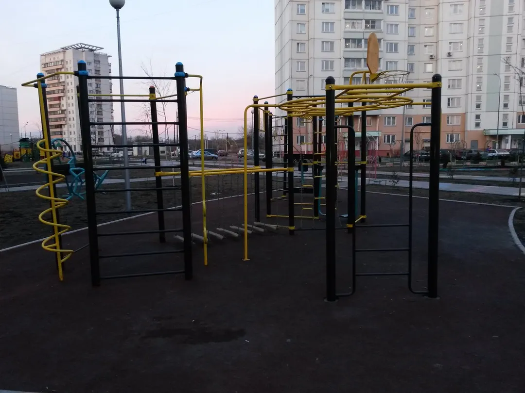 Barres parallèles à Calisthenics Park at Изюмская улица, Москва #wp2133 – photo 6 sur 6