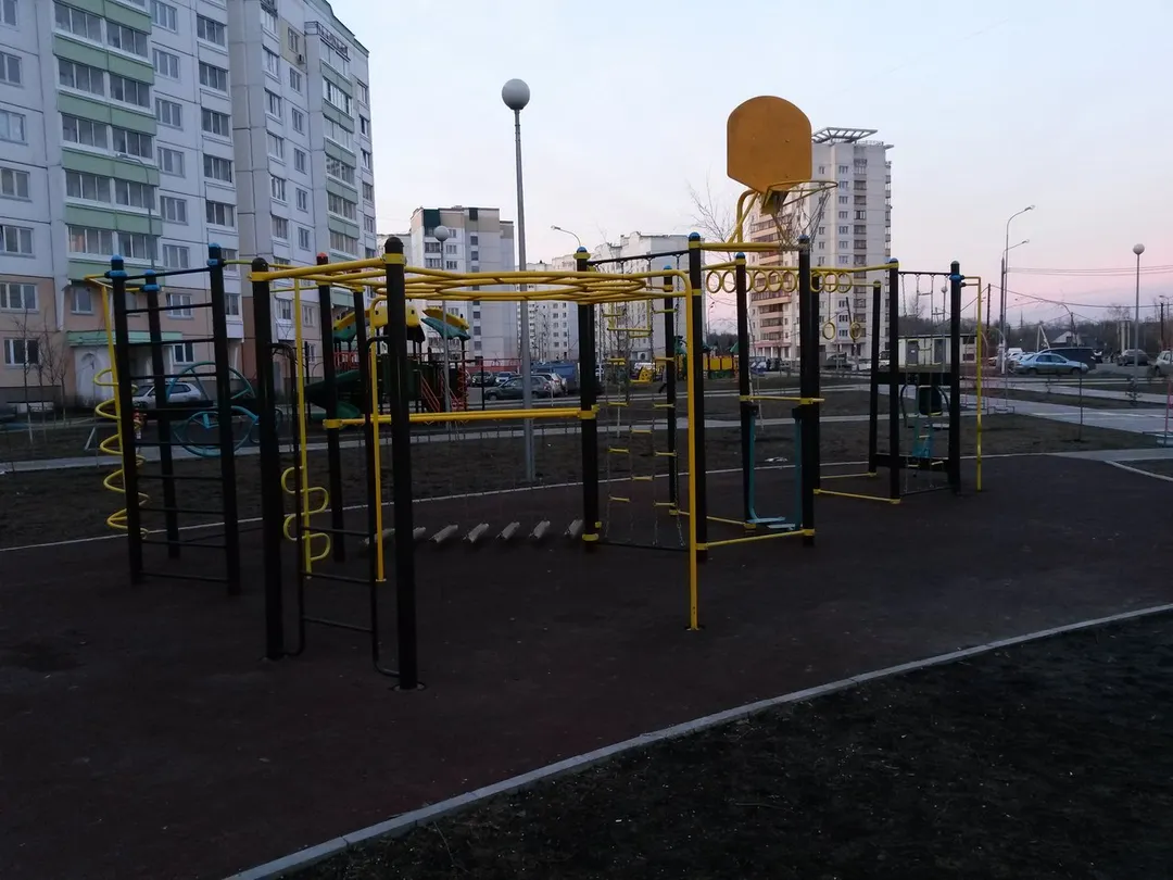 Barre de traction à Calisthenics Park at Изюмская улица, Москва #wp2133 – photo 5 sur 6