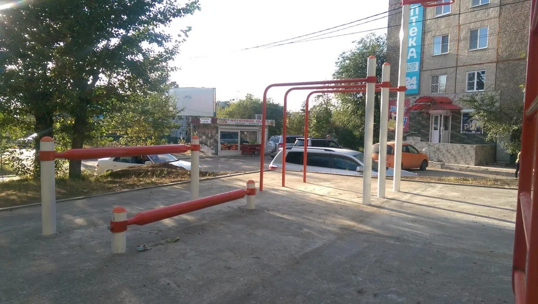Parallele presso Outdoor Gym in Центральный район, Чита – foto 2 di 10