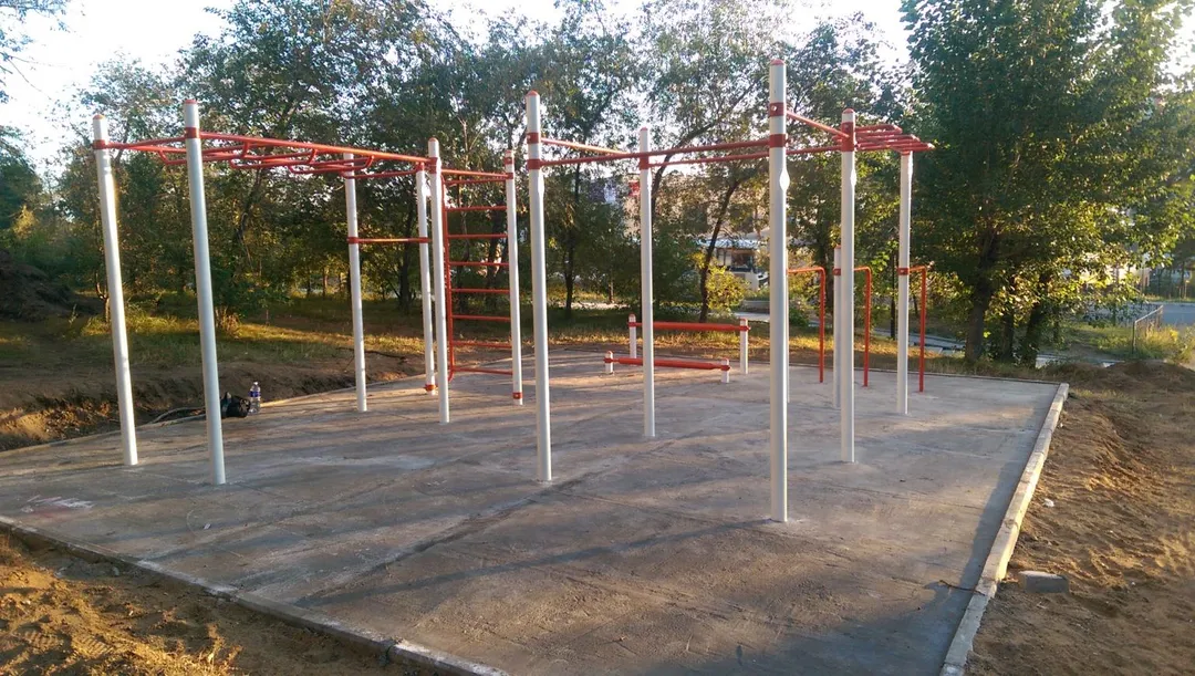 Sbarra per trazioni presso Outdoor Gym in Центральный район, Чита – foto 1 di 10