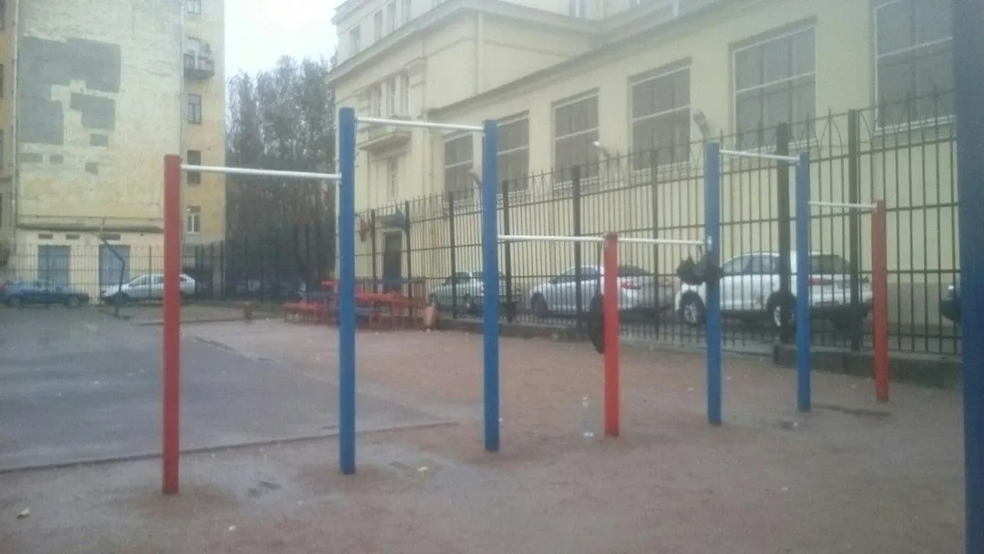 Bară de tracțiuni la Calisthenics Park at Левашовский проспект, Санкт-Петербург – fotografia 1 din 2