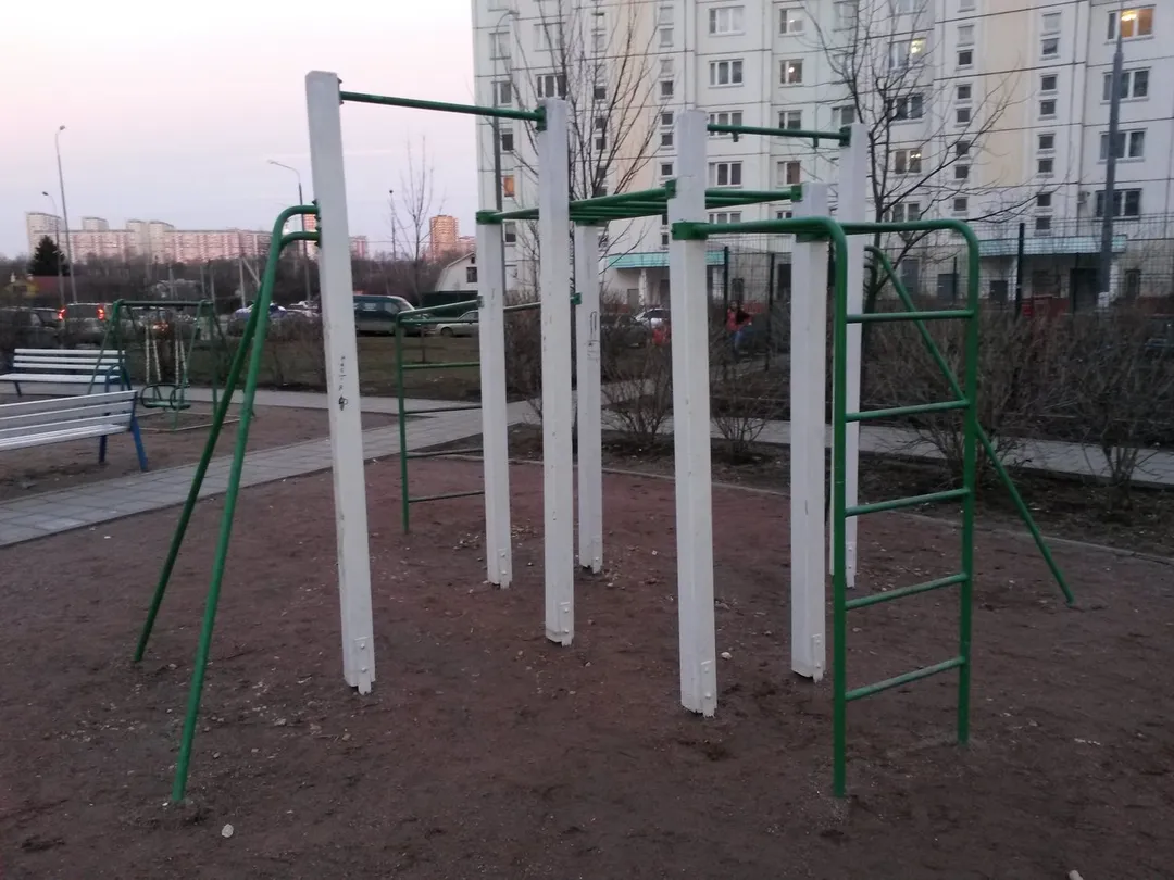 Barras de Mono en Calisthenics Park at Изюмская улица, Москва #wp2143 – foto 3 de 3