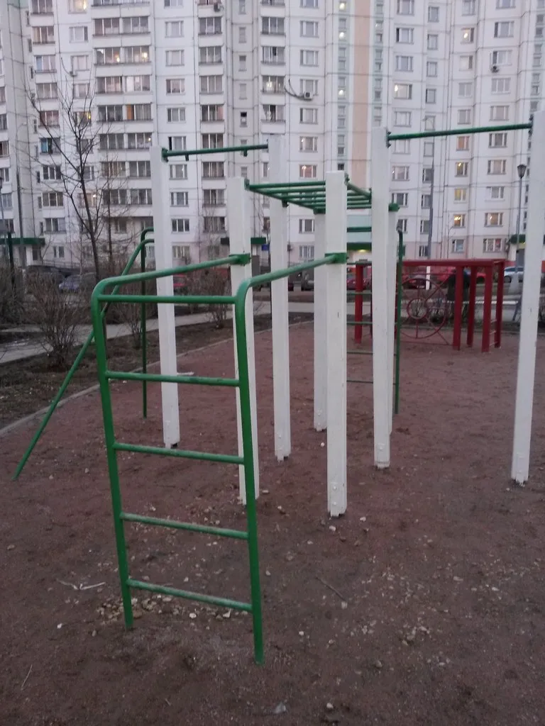 Barra de Dominadas en Calisthenics Park at Изюмская улица, Москва #wp2143 – foto 1 de 3