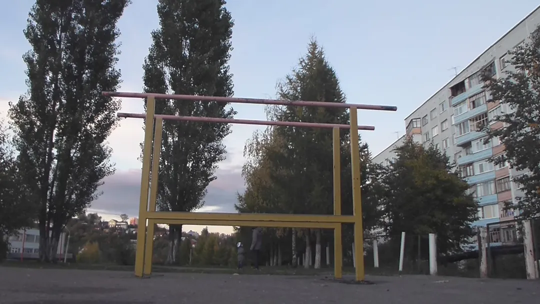 Parallele presso Calisthenics Park at улица Кижеватова, городской округ Пенза – foto 2 di 5