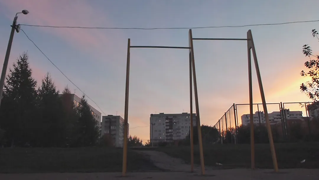 Sbarra per trazioni presso Calisthenics Park at улица Кижеватова, городской округ Пенза – foto 1 di 5