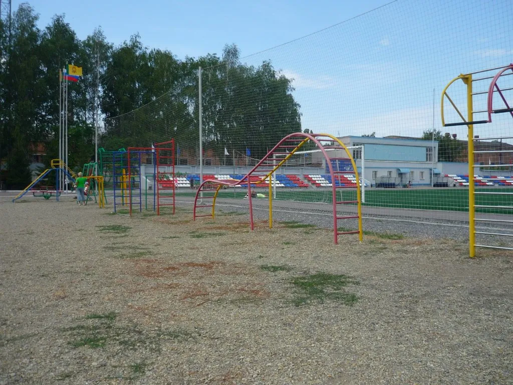 Sbarra per trazioni presso Calisthenics Park at Зенит, городской округ Пенза – foto 5 di 6