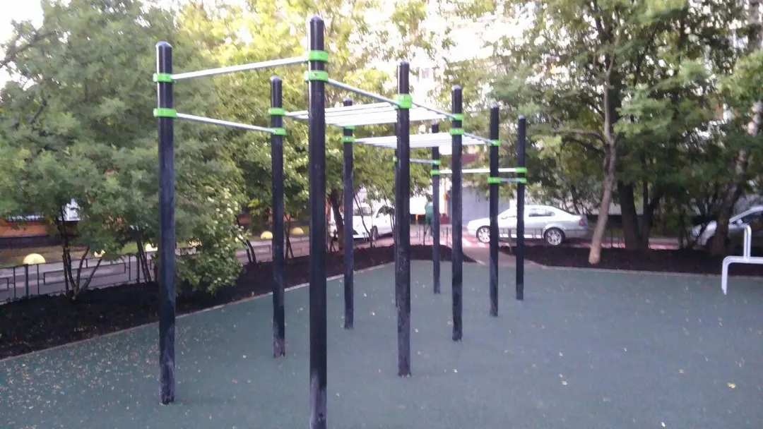 Barra de Dominadas en Calisthenics Park at улица Берзарина, Москва #wp2149 – foto 1 de 2