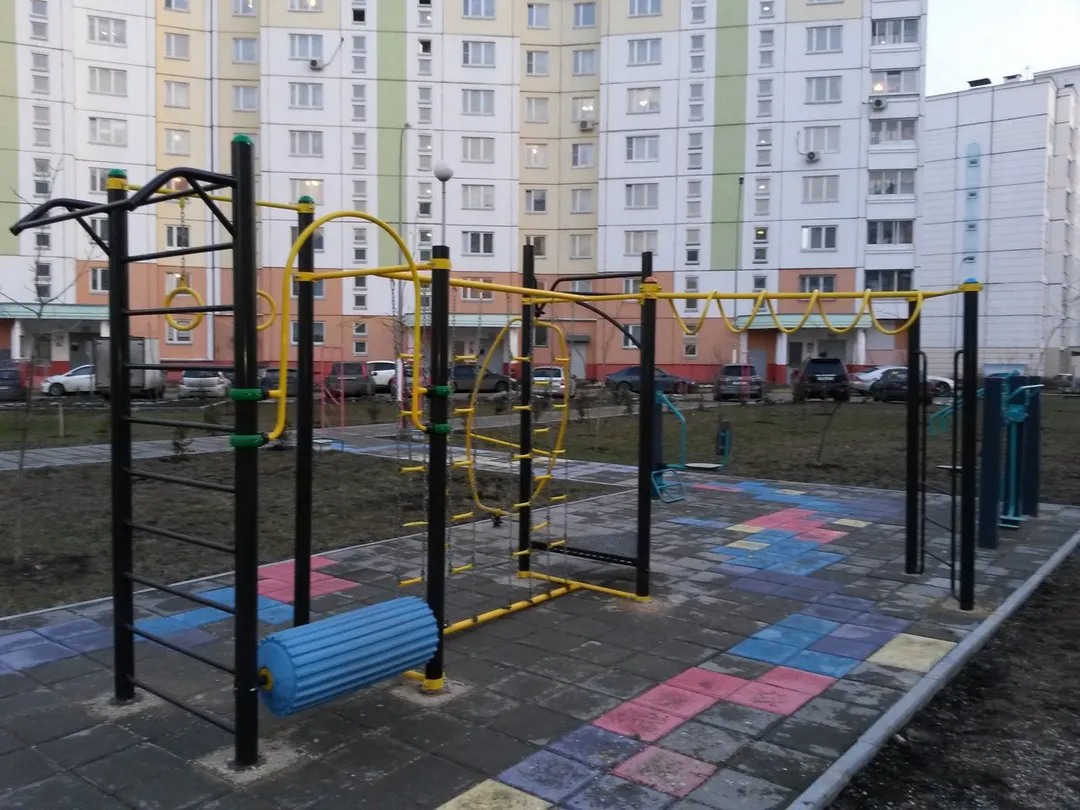 Espalier à Calisthenics Park at Изюмская улица, Москва #wp2150 – photo 3 sur 3
