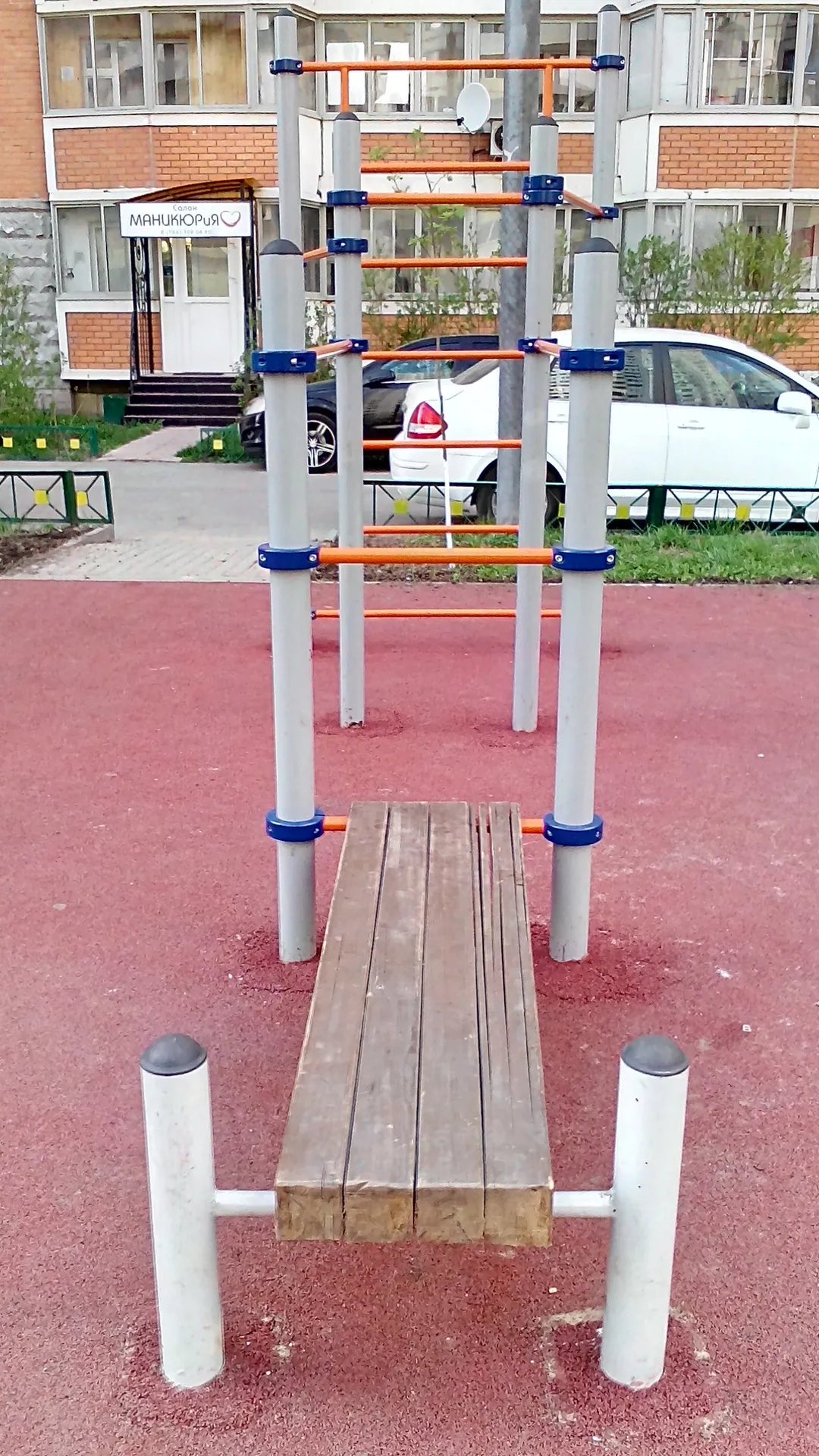 Sbarra per trazioni presso Calisthenics Park at Подмосковный бульвар, Красногорск – foto 1 di 4