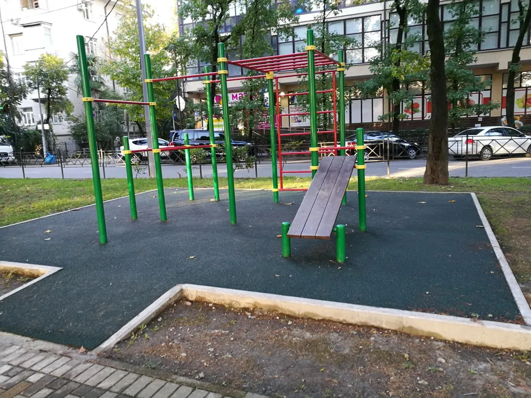 Pull Up Bar at Calisthenics Park at улица Конституции СССР, Сочи – photo 1 of 2