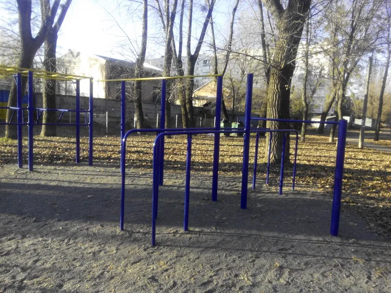 Bară de tracțiuni la Calisthenics Park at Ружинська вулиця, Київ – fotografia 1 din 6