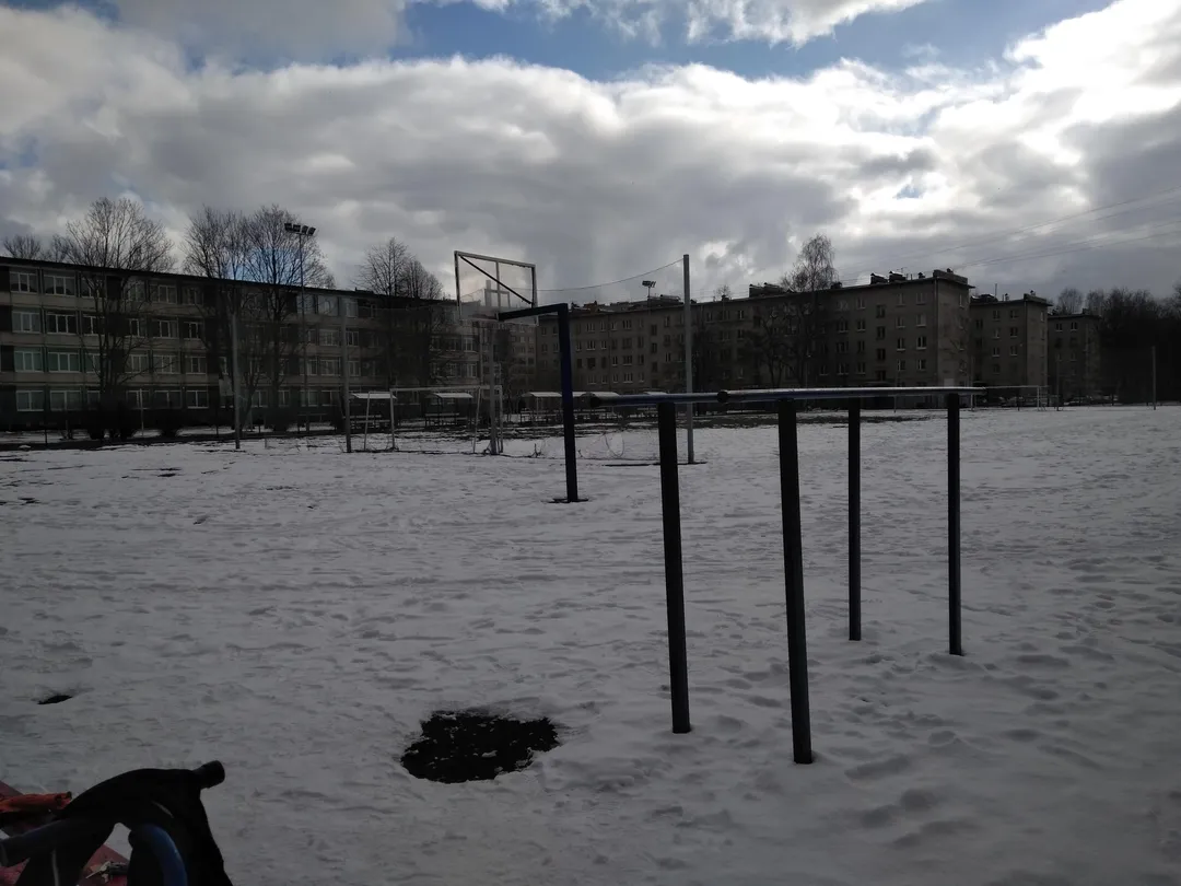 Bară de tracțiuni la Calisthenics Park at проспект Науки, Санкт-Петербург – fotografia 4 din 4