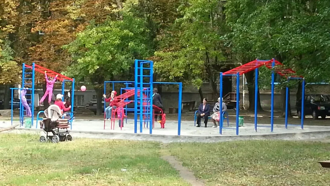 Barre de traction à Calisthenics Park at Чумаченка вулиця, Запоріжжя – photo 1 sur 4