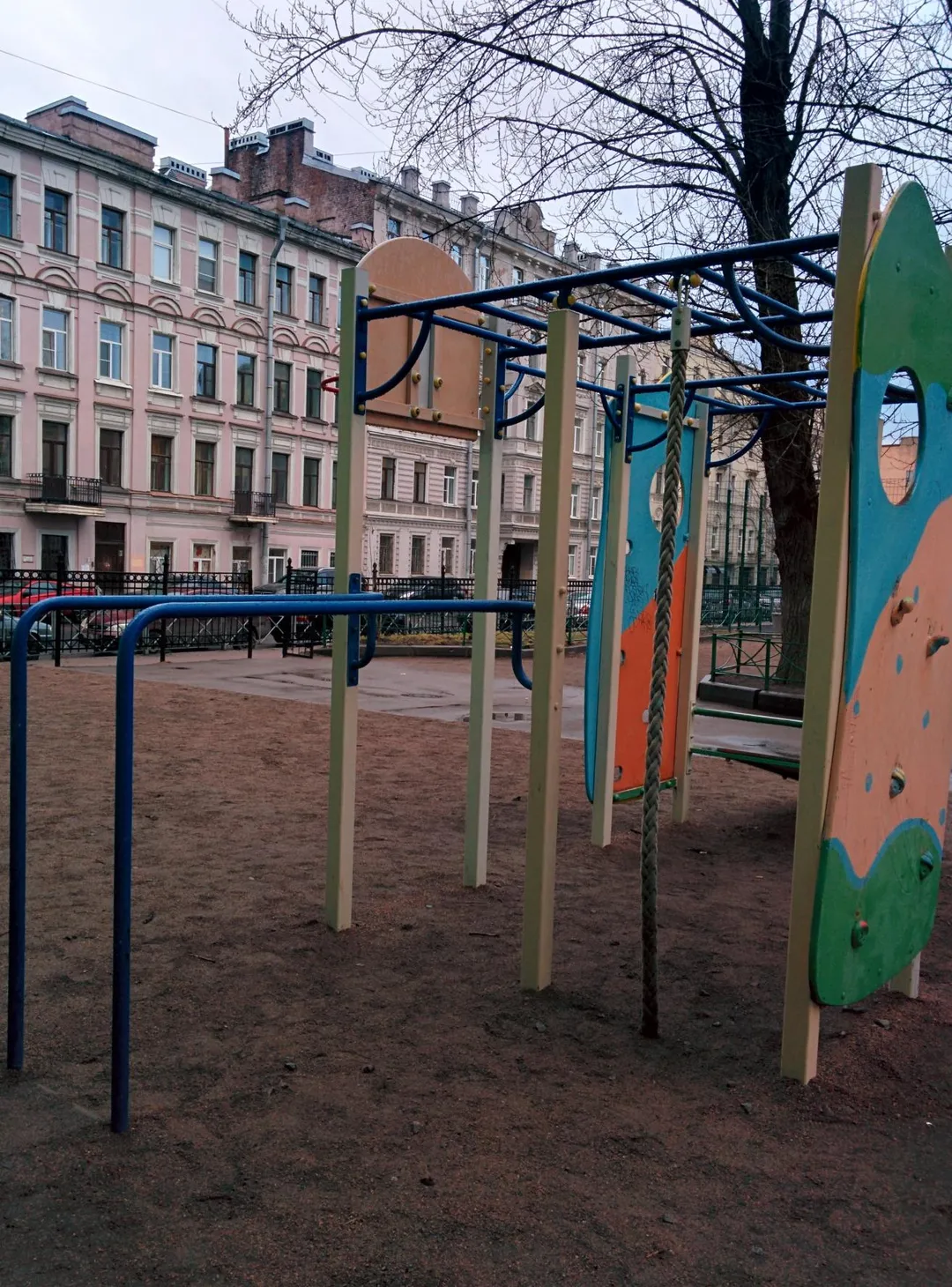 Bare paralele la Calisthenics Park at 8-я Красноармейская улица, Санкт-Петербург – fotografia 2 din 3