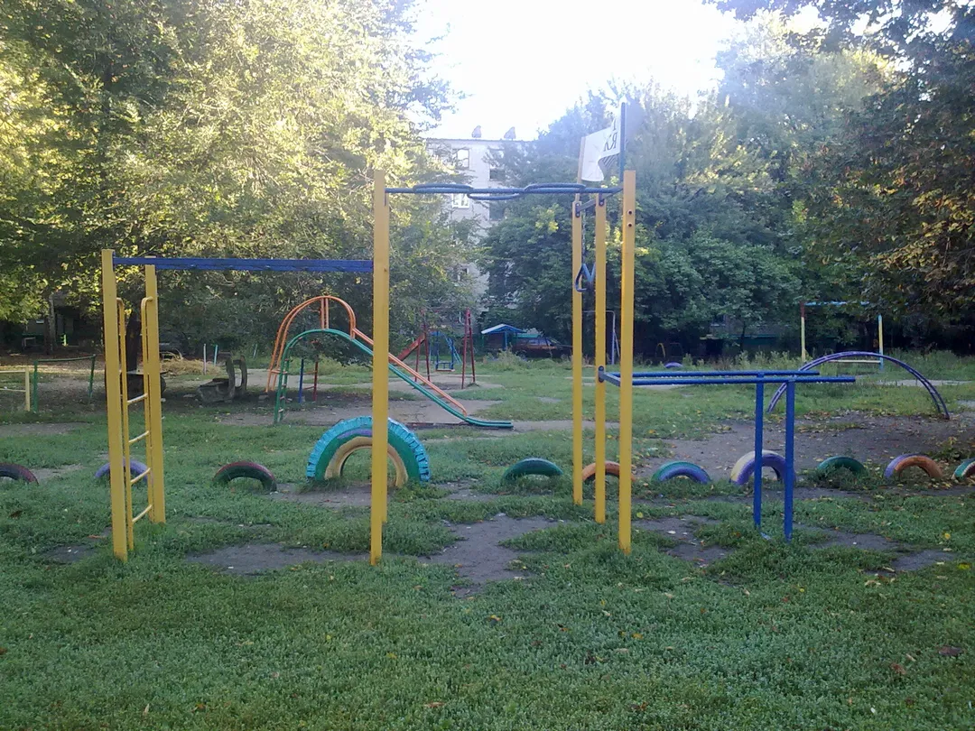 Barre de traction à Calisthenics Park at вулиця Північно-Кільцева, Запоріжжя – photo 1 sur 2