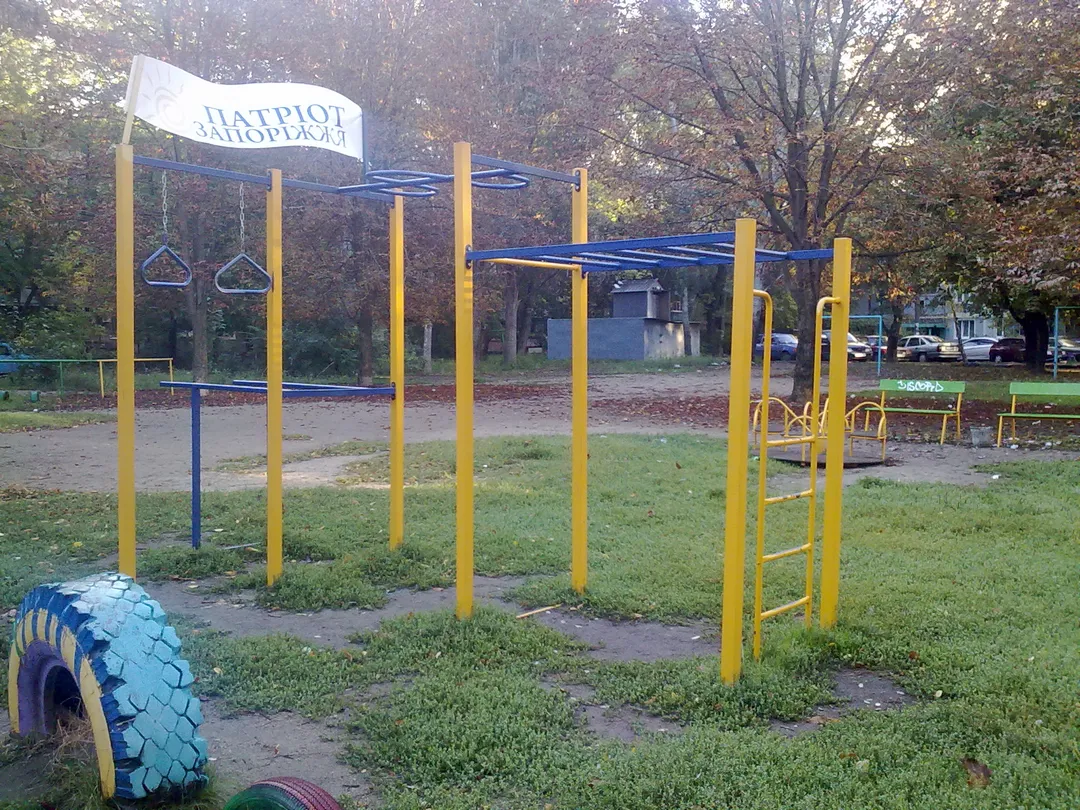 Barres parallèles à Calisthenics Park at вулиця Північно-Кільцева, Запоріжжя – photo 2 sur 2